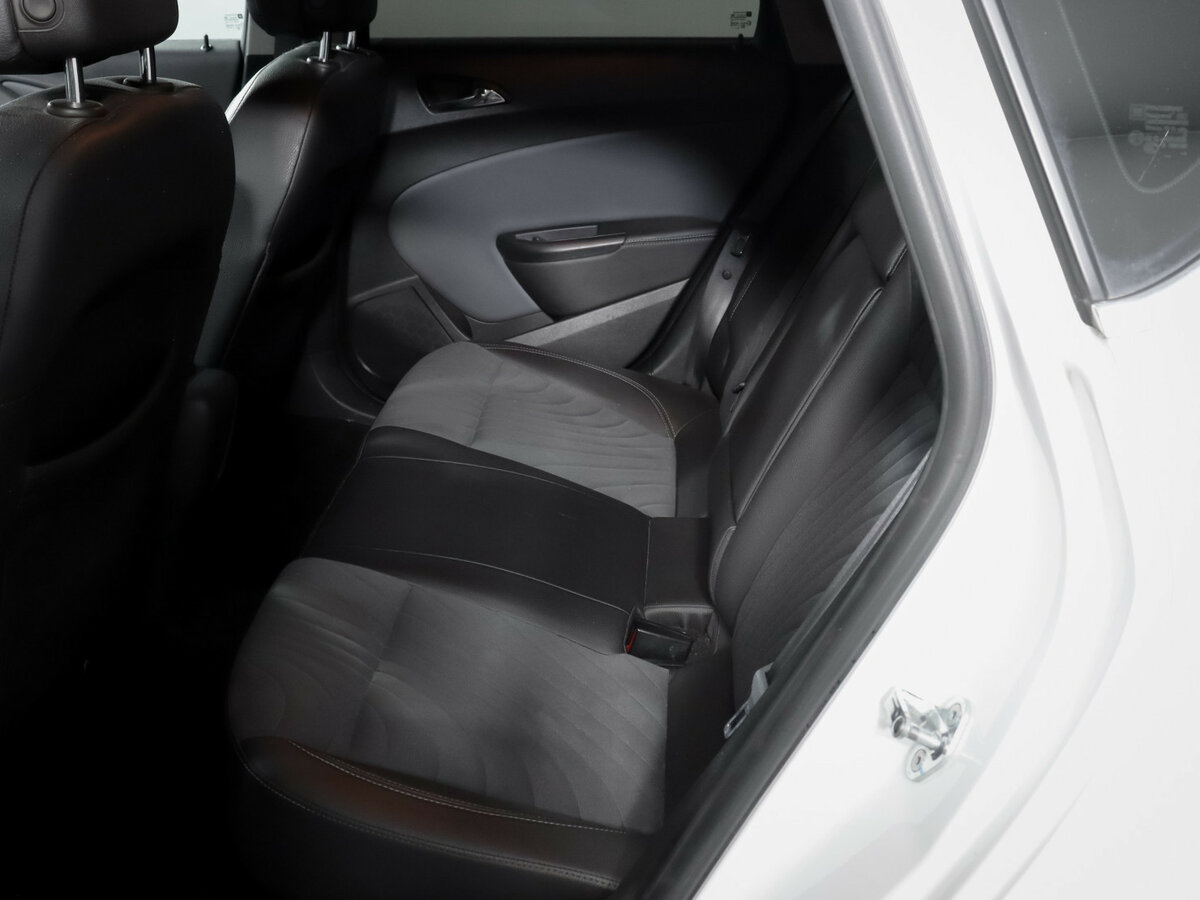 Opel Astra с пробегом — 2014 год. Фото: #7