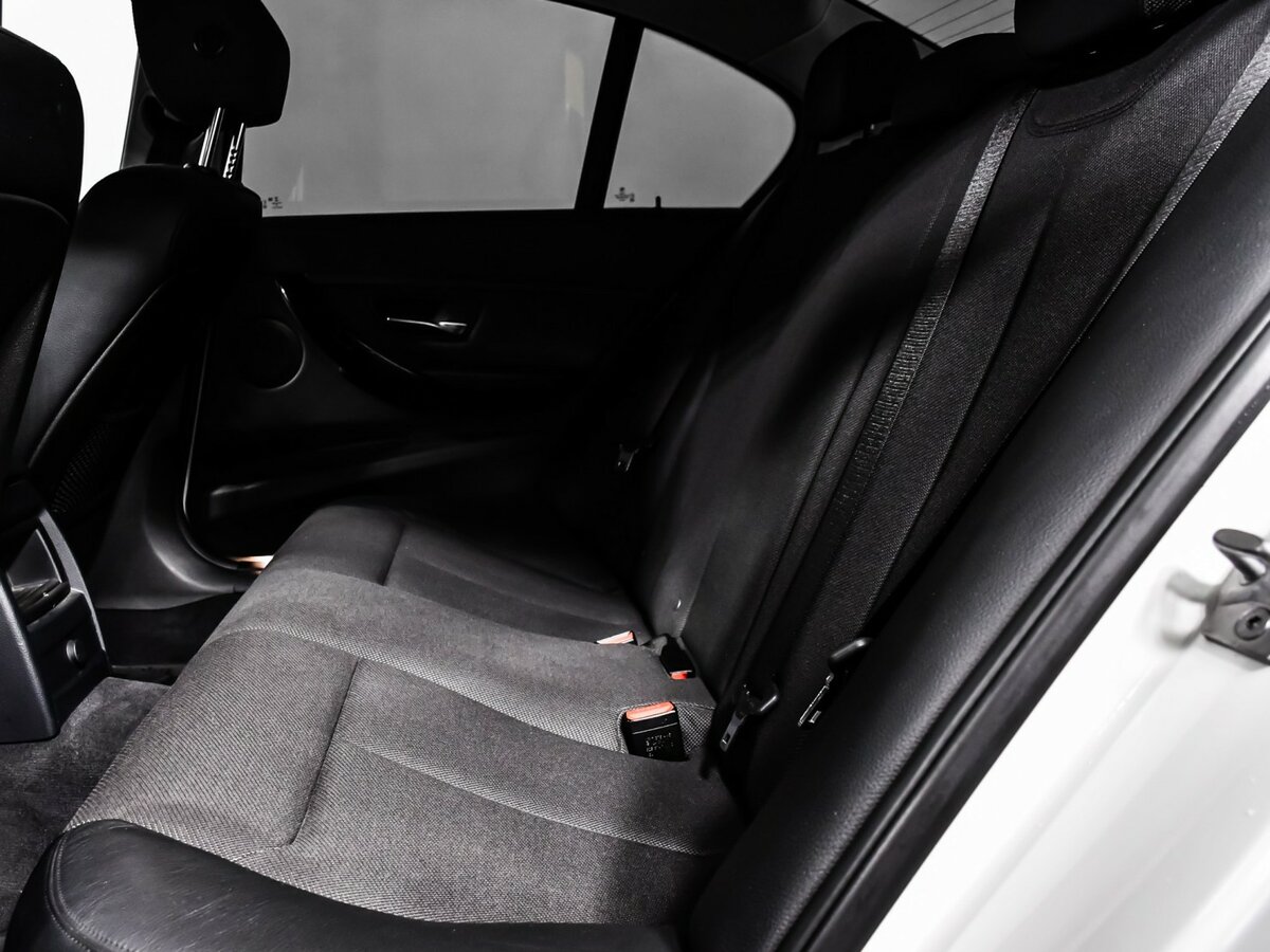 BMW 3 серии с пробегом — 2017 год. Фото: #11