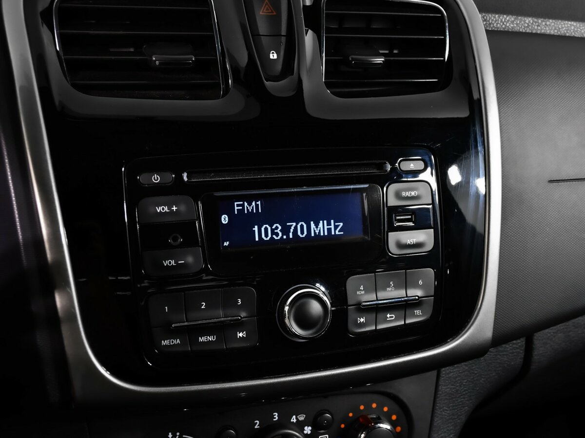 Renault Logan с пробегом — 2018 год. Фото: #14