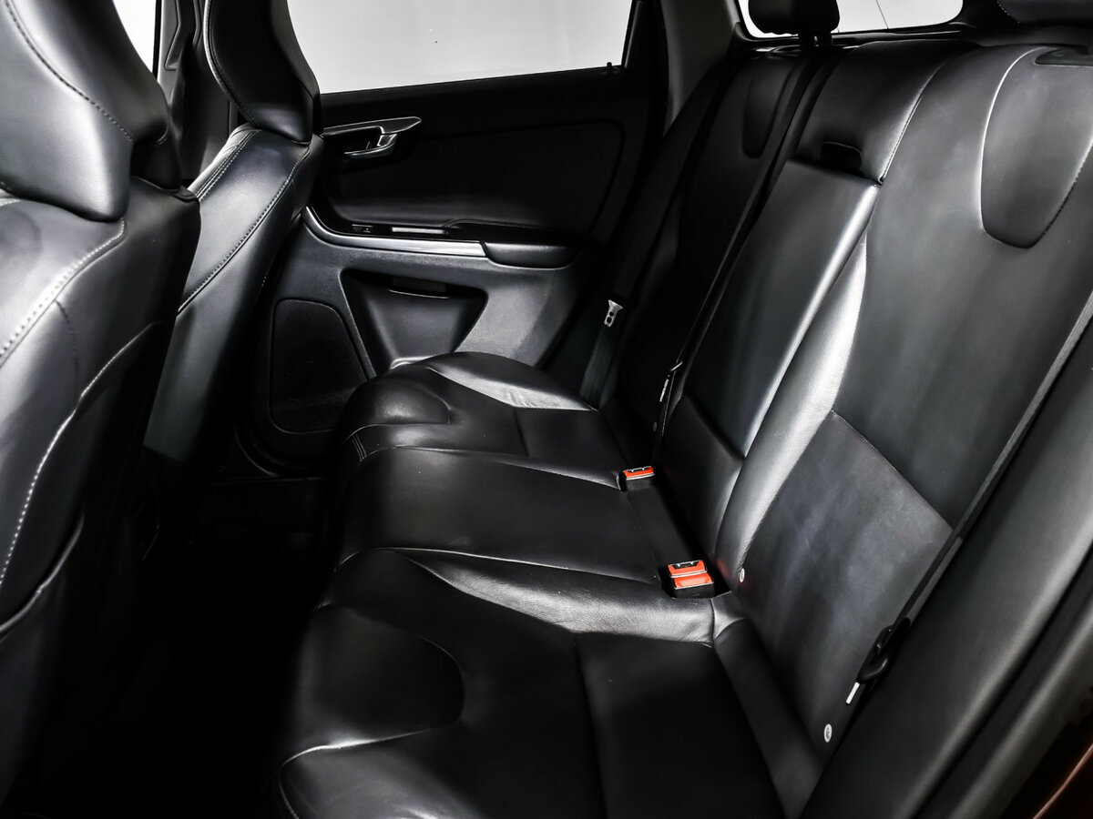 Volvo XC60 с пробегом — 2015 год. Фото: #11