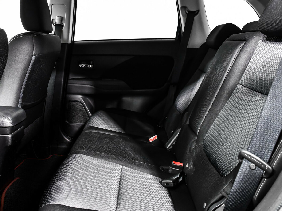 Mitsubishi Outlander с пробегом — 2018 год. Фото: #9