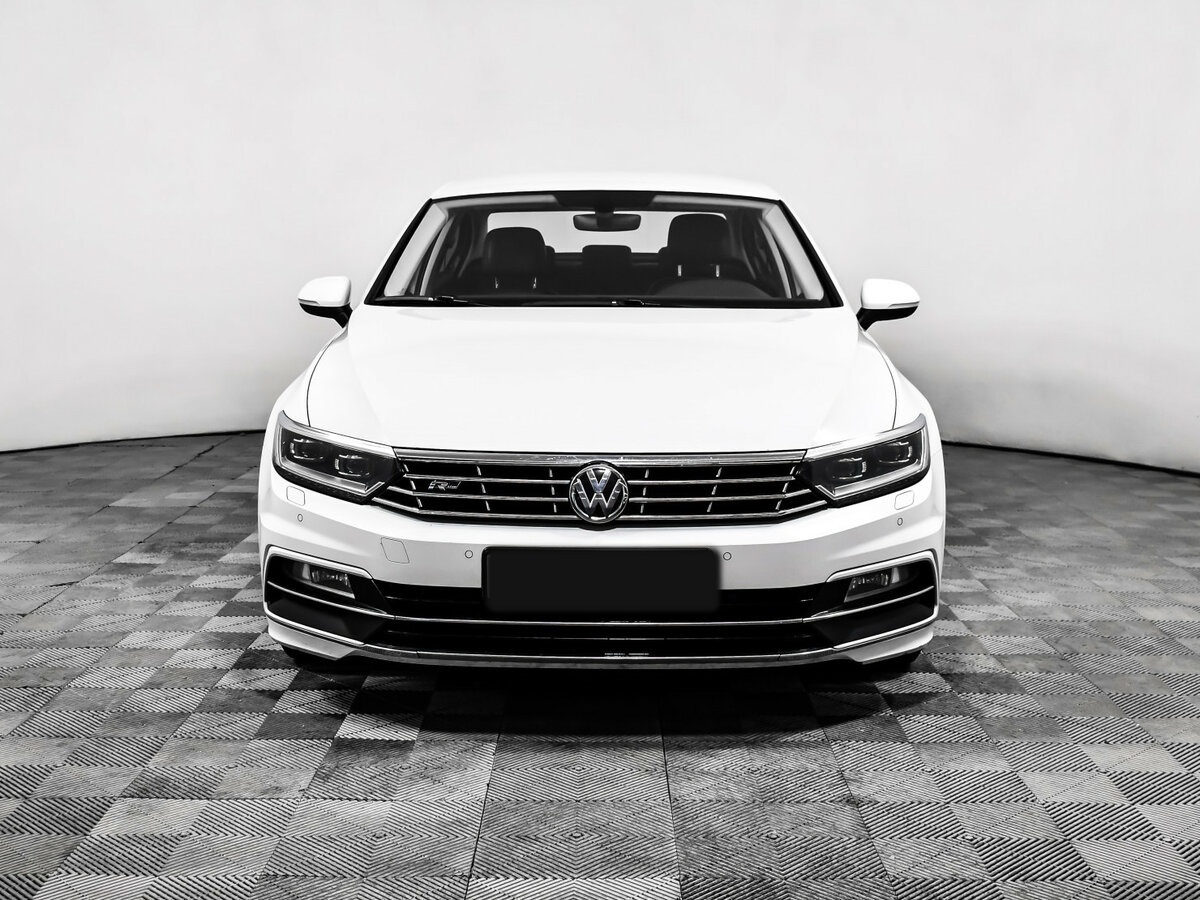 Volkswagen Passat с пробегом — 2018 год. Фото: #1