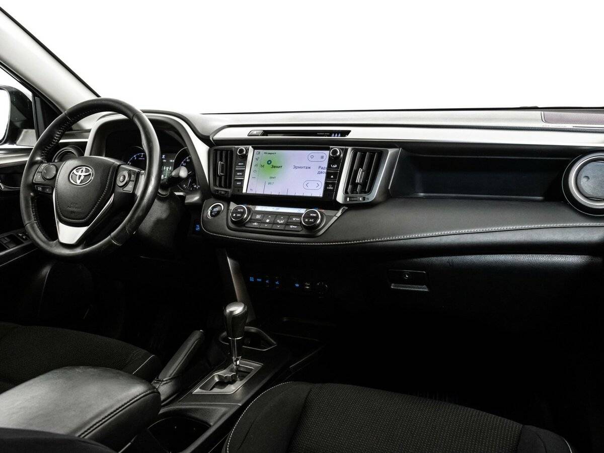 Toyota RAV4 с пробегом — 2017 год. Фото: #8