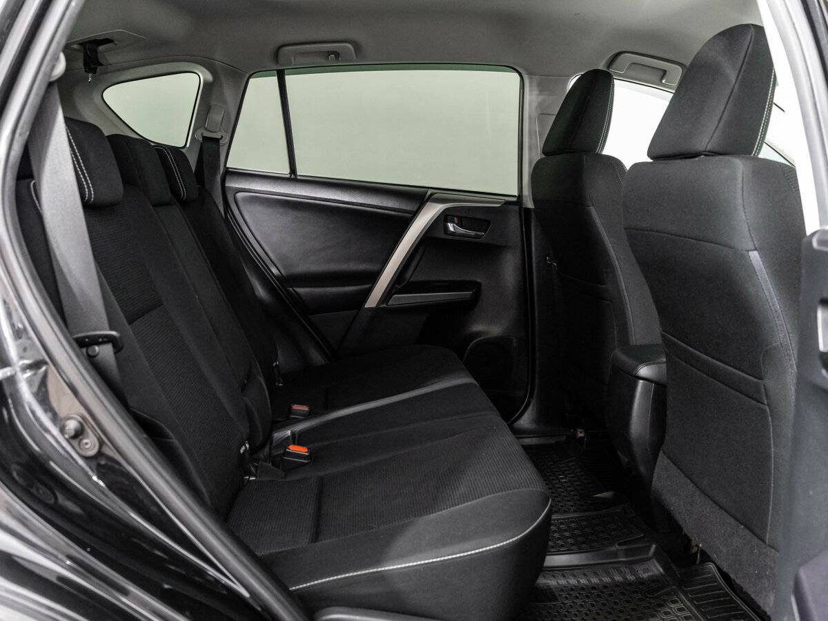 Toyota RAV4 с пробегом — 2016 год. Фото: #11