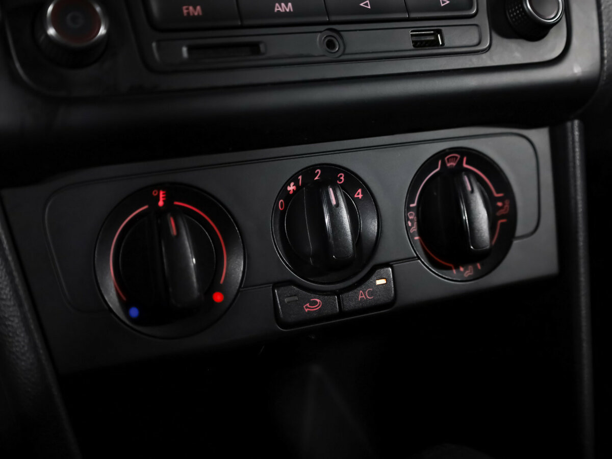 Volkswagen Polo с пробегом — 2013 год. Фото: #11