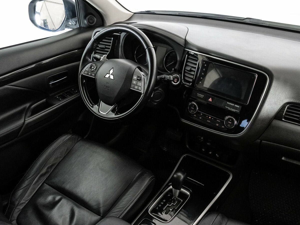 Mitsubishi Outlander с пробегом — 2017 год. Фото: #6