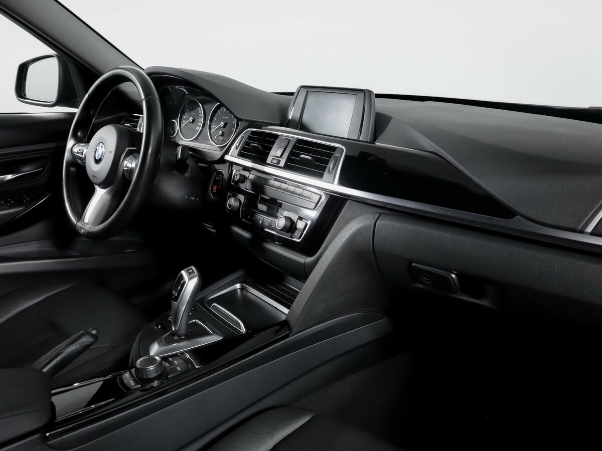 BMW 3 серии с пробегом — 2018 год. Фото: #6