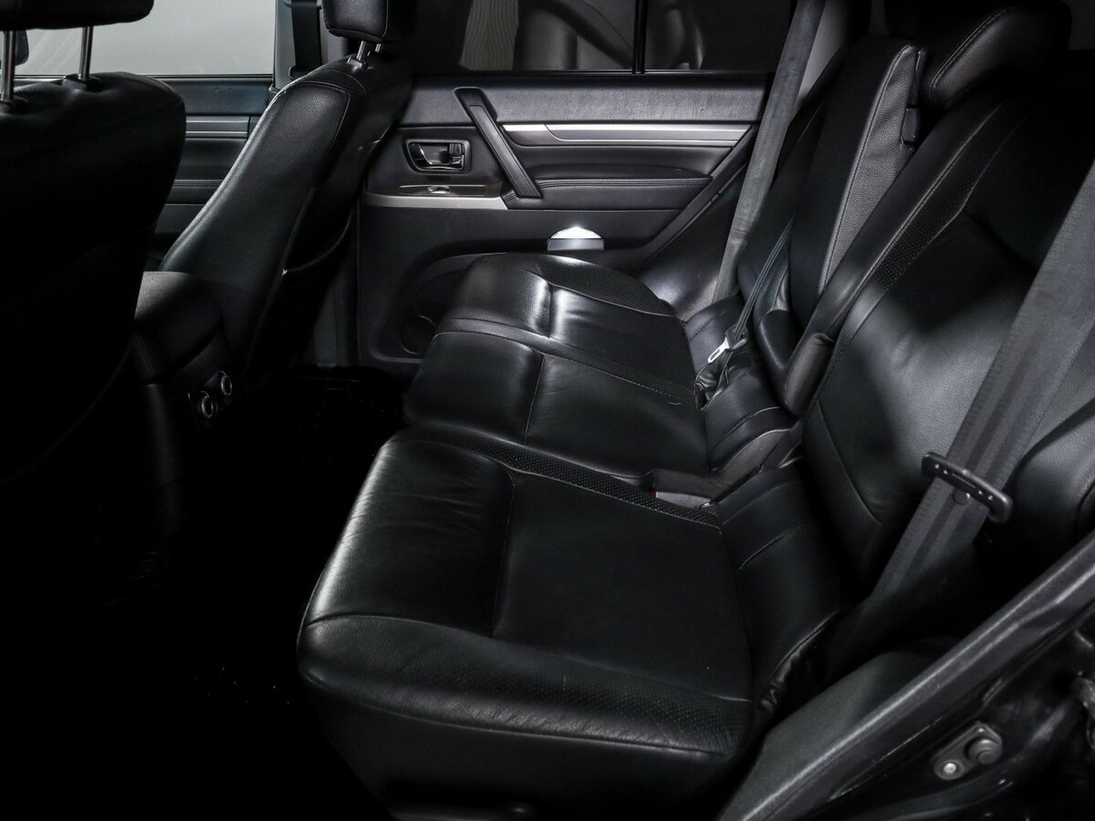 Mitsubishi Pajero с пробегом — 2012 год. Фото: #7