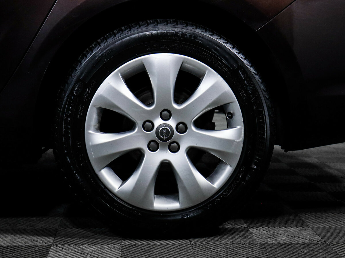 Opel Astra с пробегом — 2012 год. Фото: #11