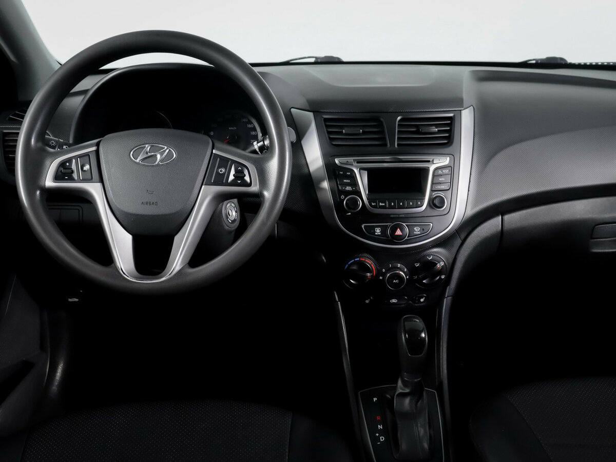 Hyundai Solaris с пробегом — 2014 год. Фото: #9