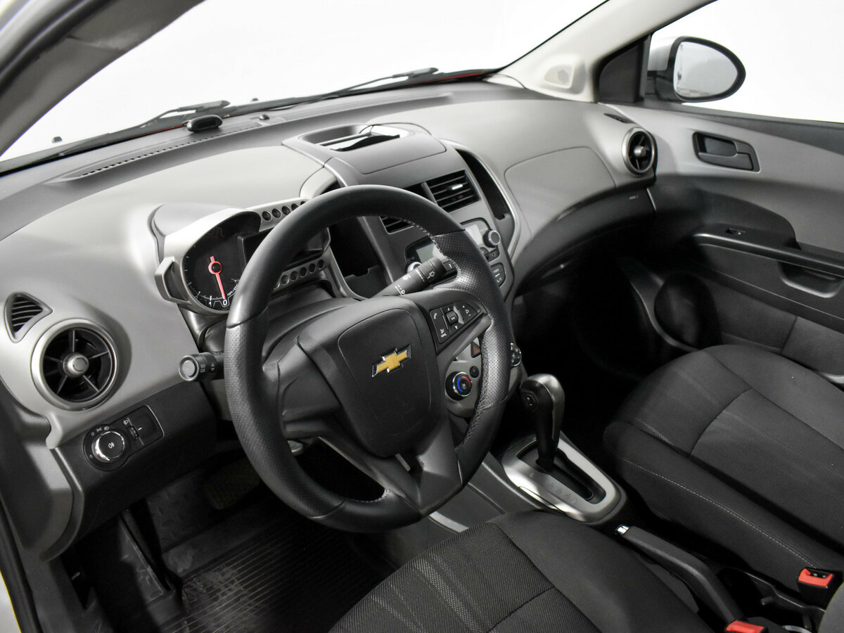 Chevrolet Aveo с пробегом — 2014 год. Фото: #8