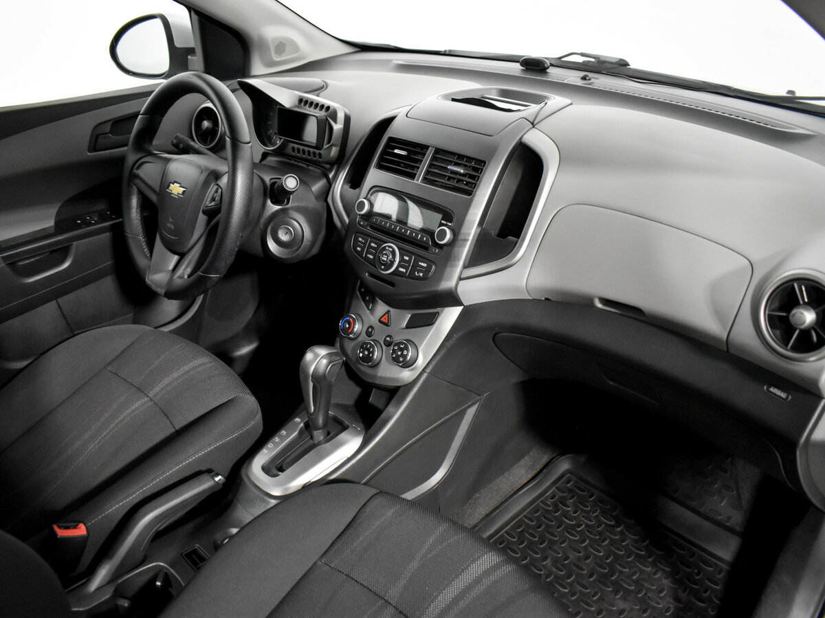 Chevrolet Aveo с пробегом — 2014 год. Фото: #11