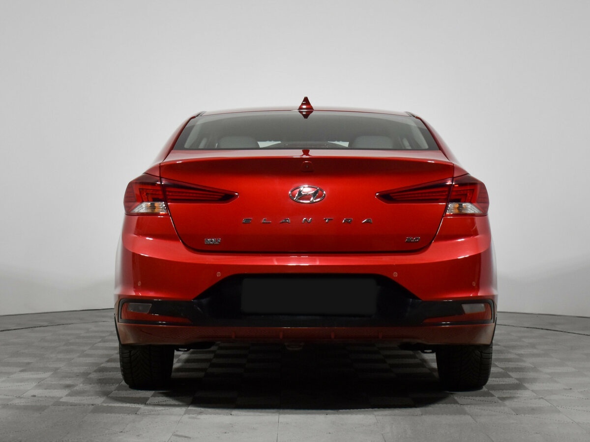 Hyundai Elantra с пробегом — 2019 год. Фото: #4