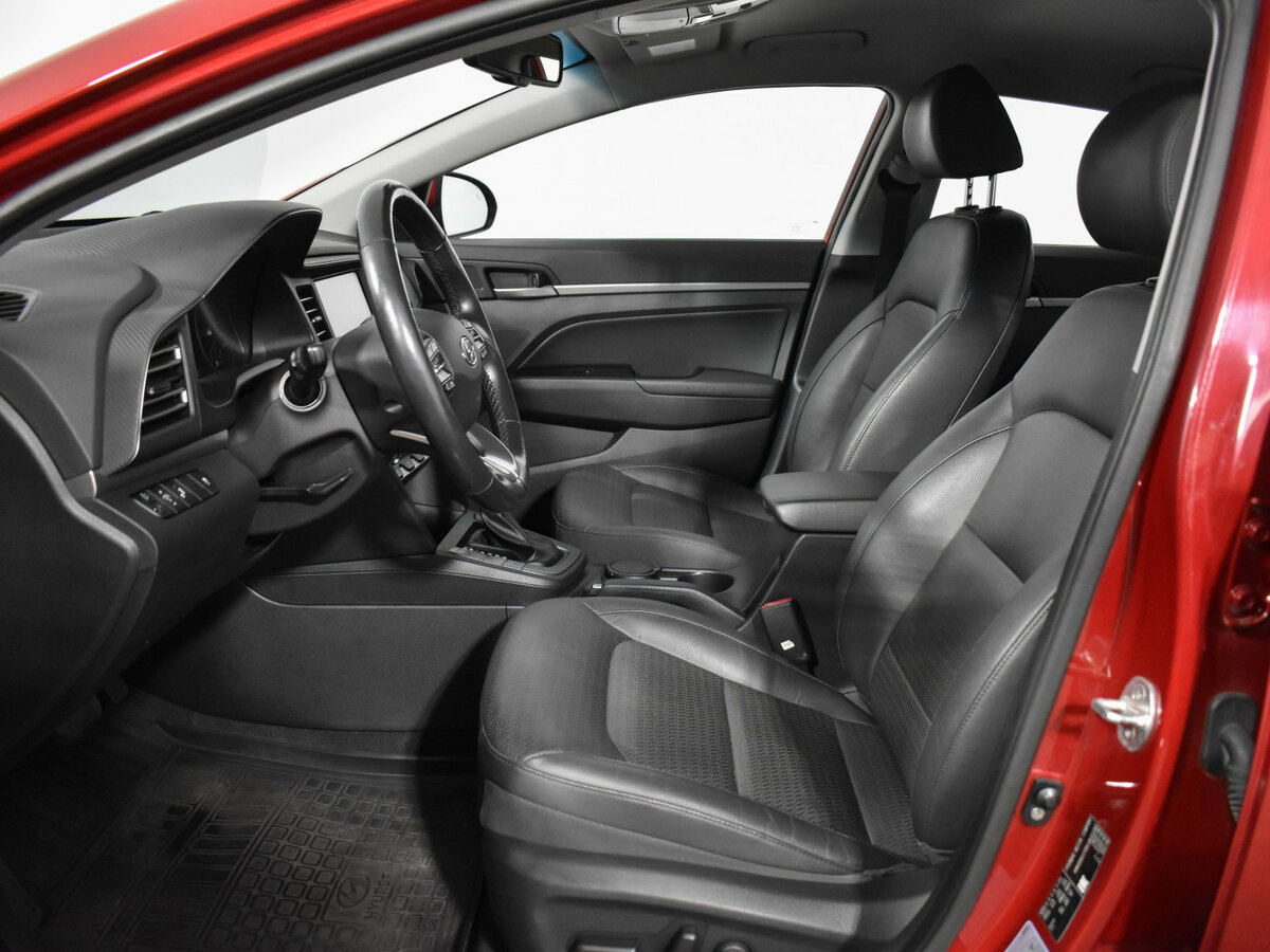 Hyundai Elantra с пробегом — 2019 год. Фото: #7