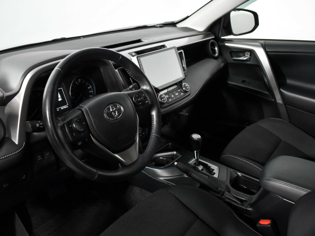 Toyota RAV4 с пробегом — 2016 год. Фото: #8