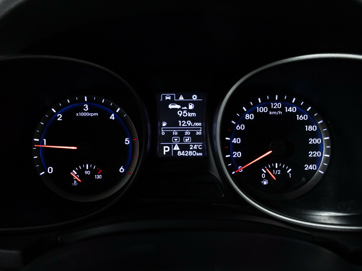 Hyundai Santa Fe с пробегом — 2014 год. Фото: #11