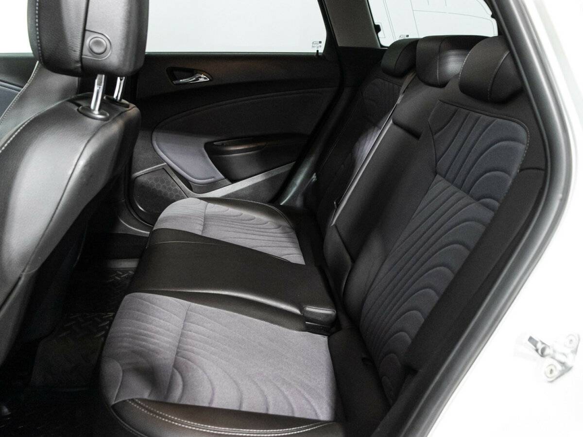 Opel Astra с пробегом — 2014 год. Фото: #9