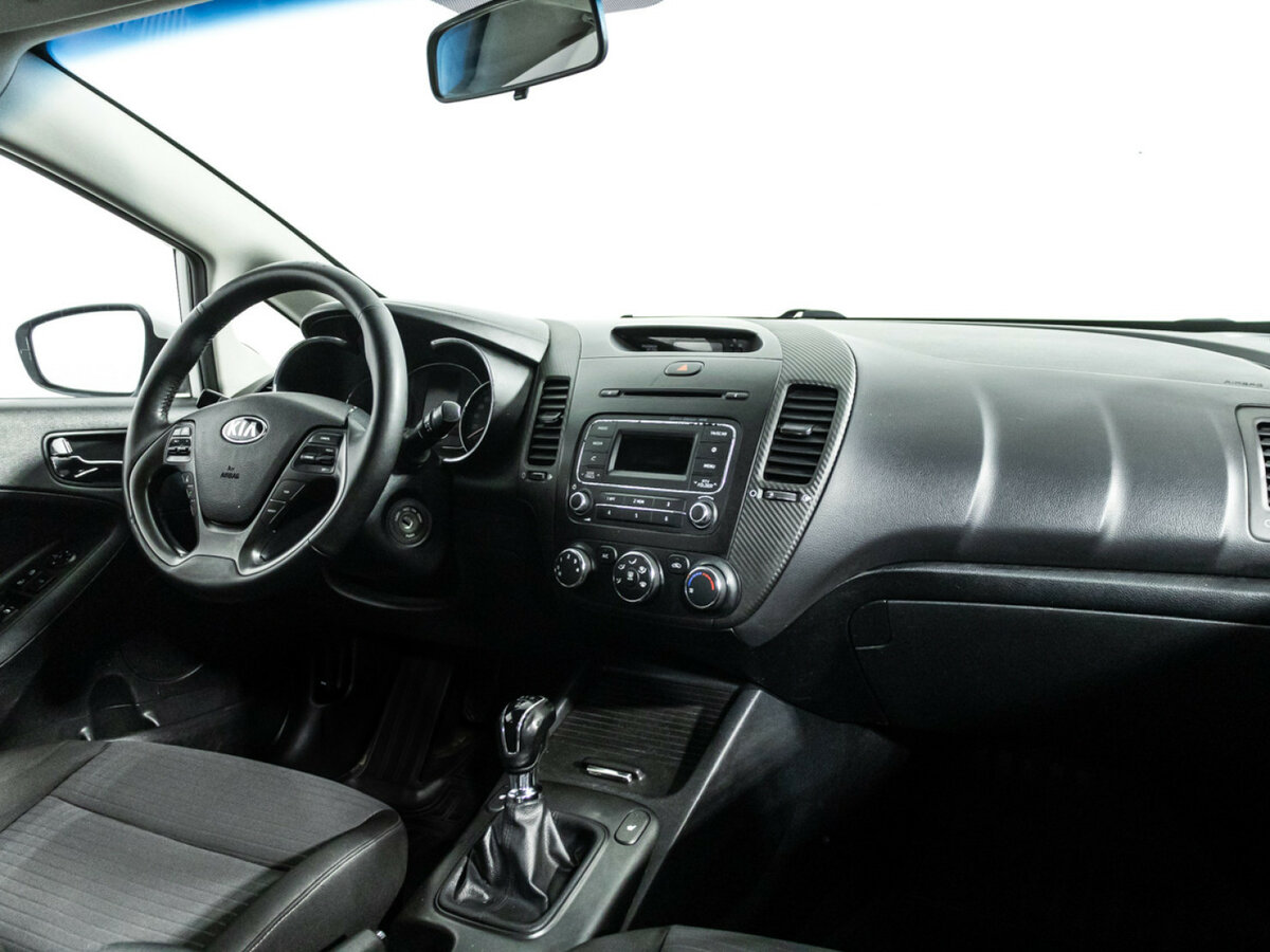 Kia Cerato с пробегом — 2015 год. Фото: #8