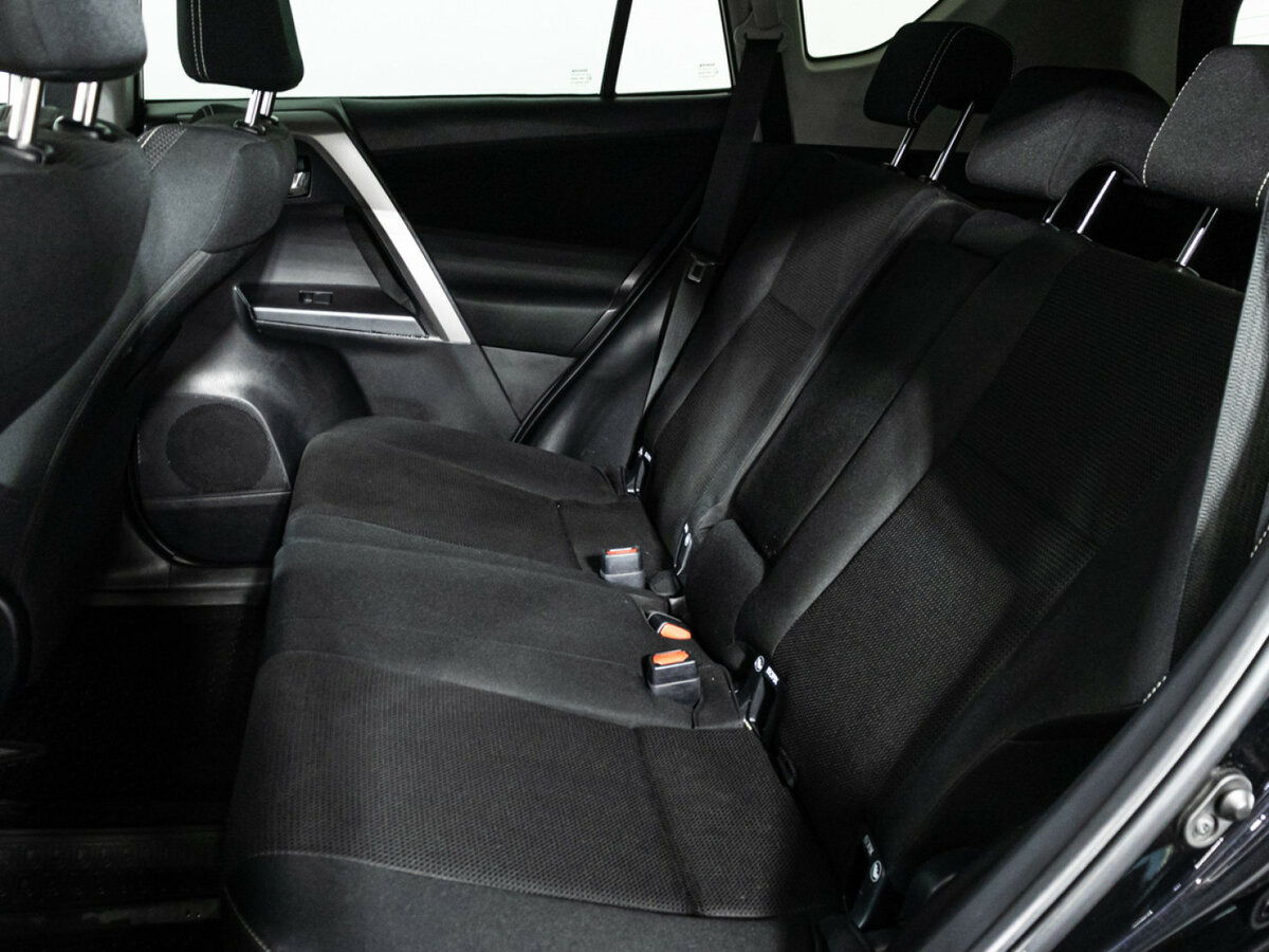 Toyota RAV4 с пробегом — 2017 год. Фото: #9