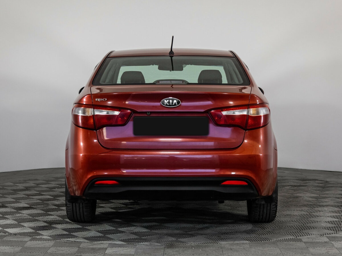 Kia Rio с пробегом — 2012 год. Фото: #4