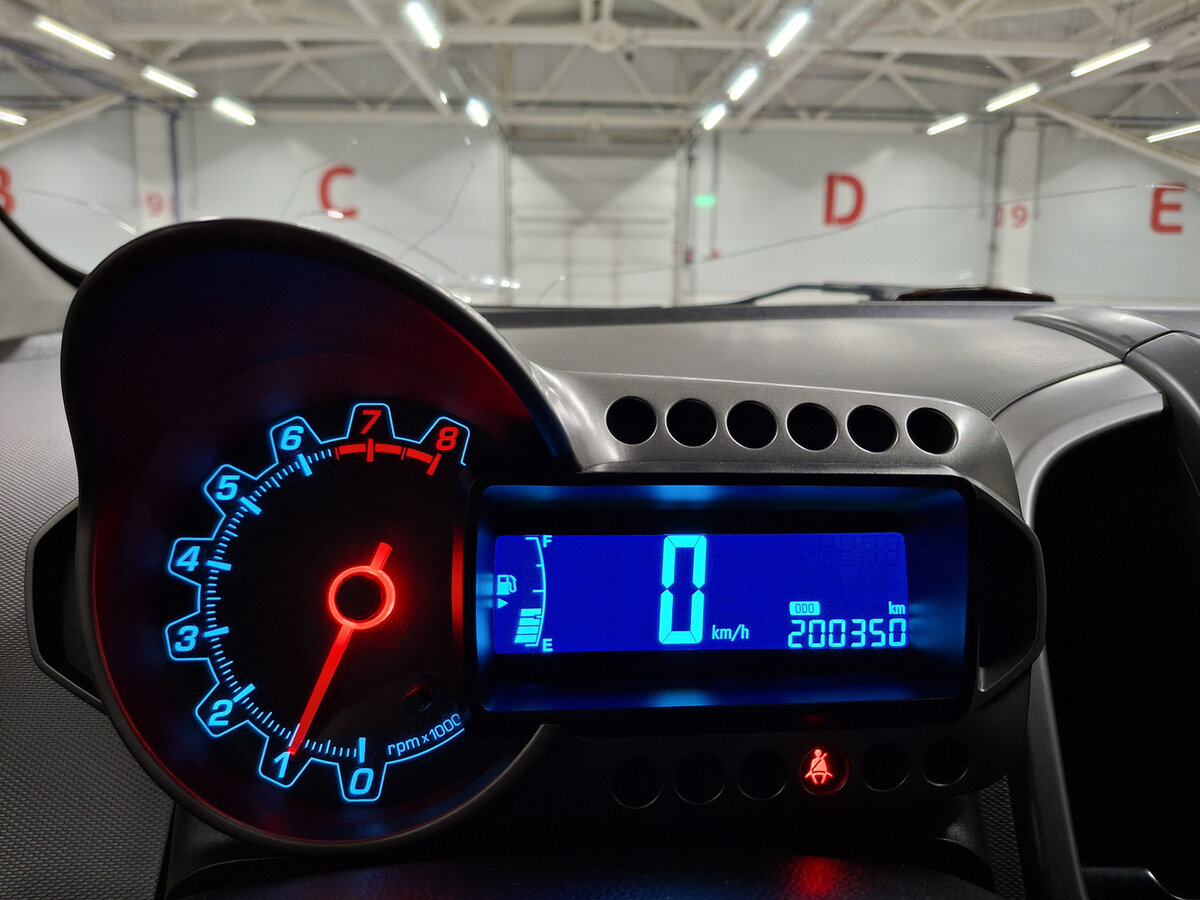 Chevrolet Aveo с пробегом — 2012 год. Фото: #12