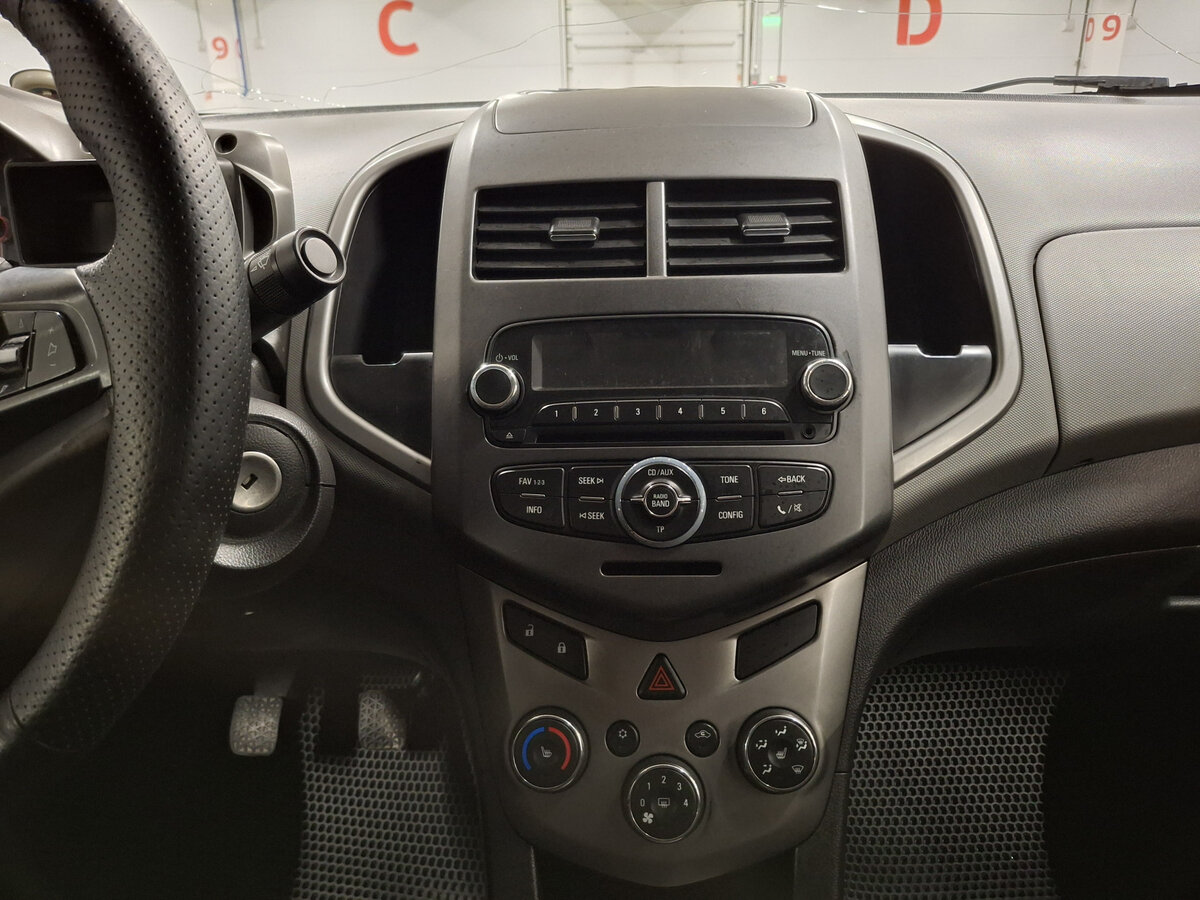 Chevrolet Aveo с пробегом — 2012 год. Фото: #14