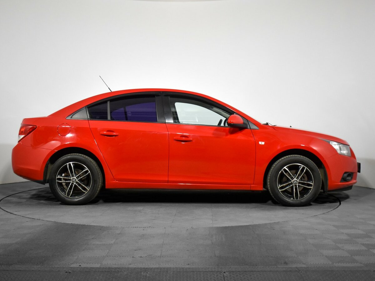 Chevrolet Cruze с пробегом — 2012 год. Фото: #3