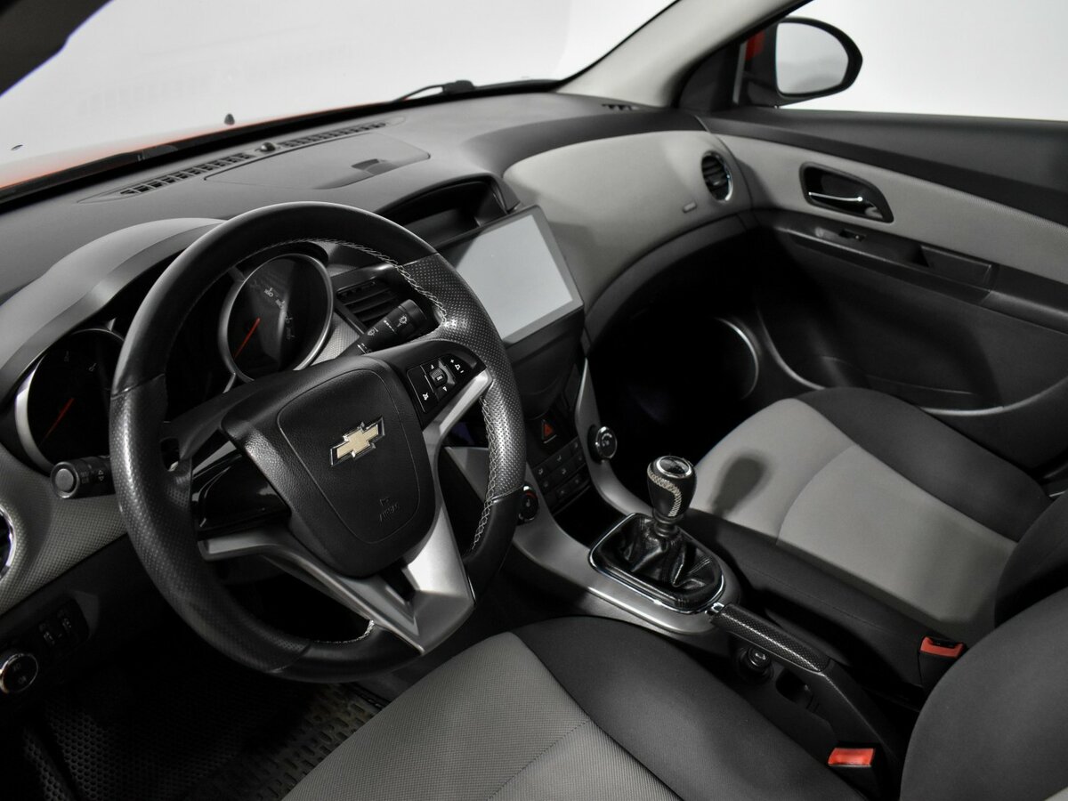 Chevrolet Cruze с пробегом — 2012 год. Фото: #8