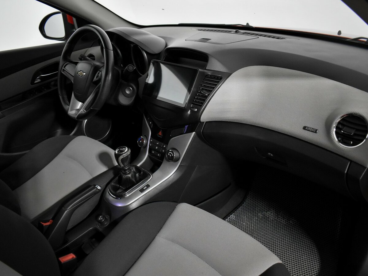 Chevrolet Cruze с пробегом — 2012 год. Фото: #11