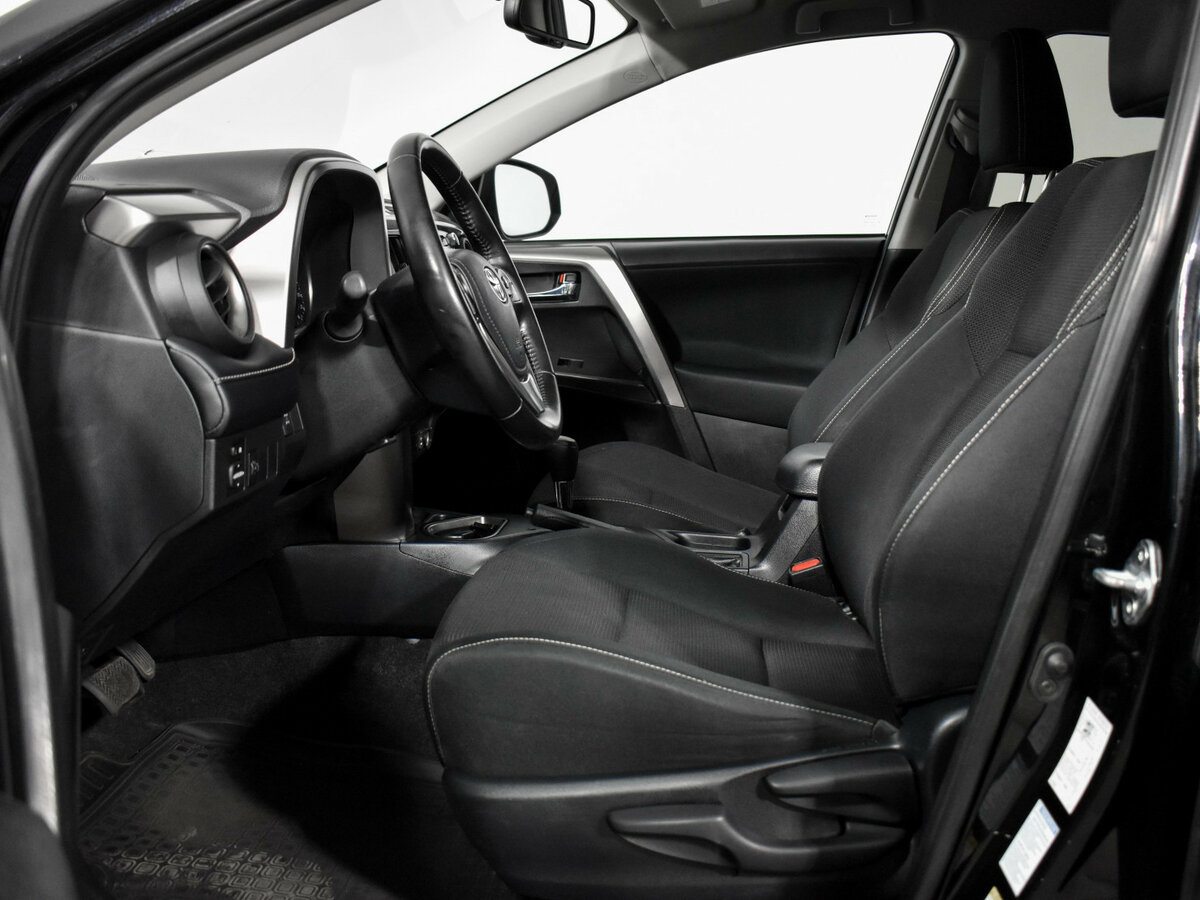 Toyota RAV4 с пробегом — 2018 год. Фото: #9