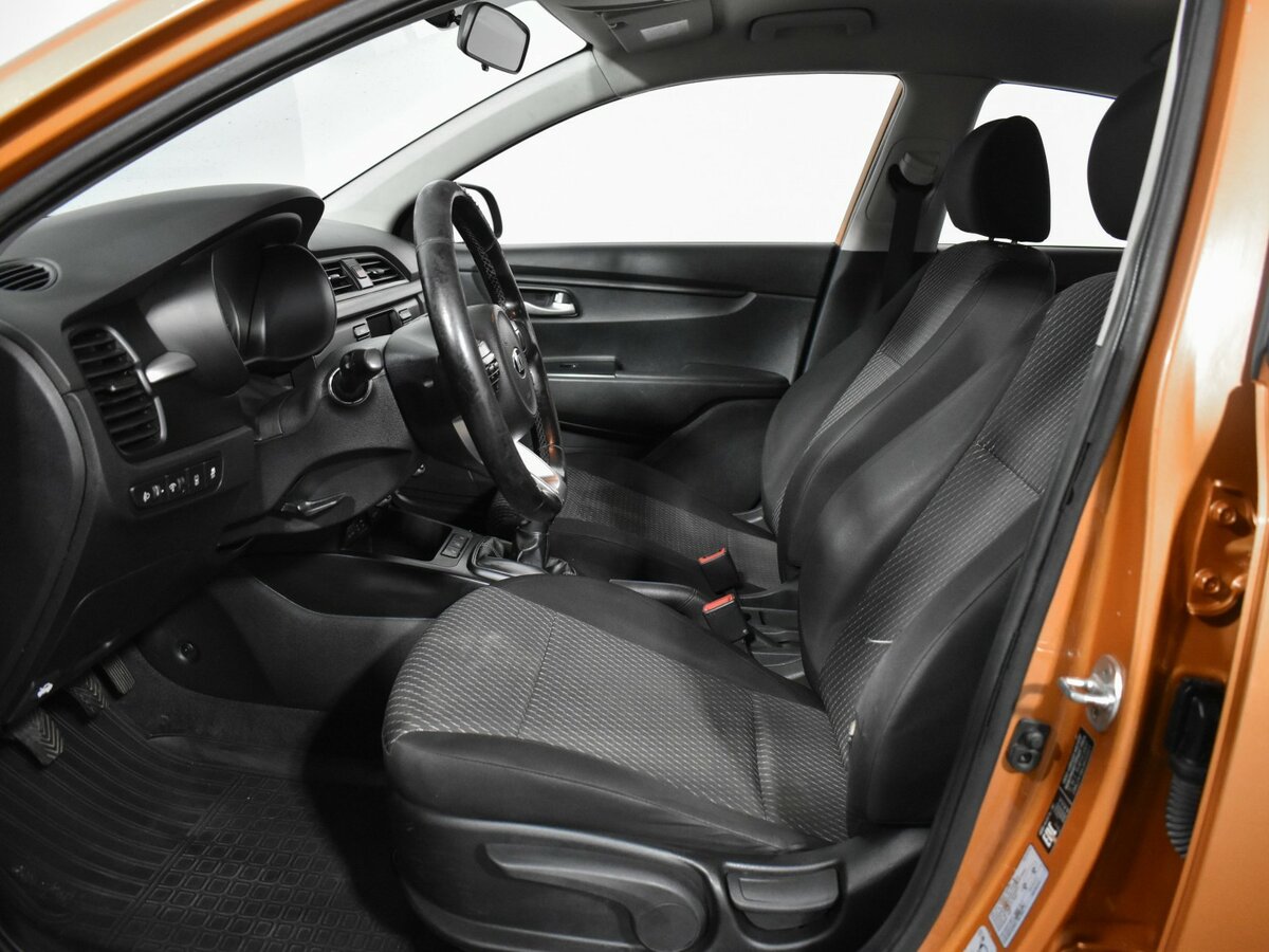 Kia Rio с пробегом — 2017 год. Фото: #9
