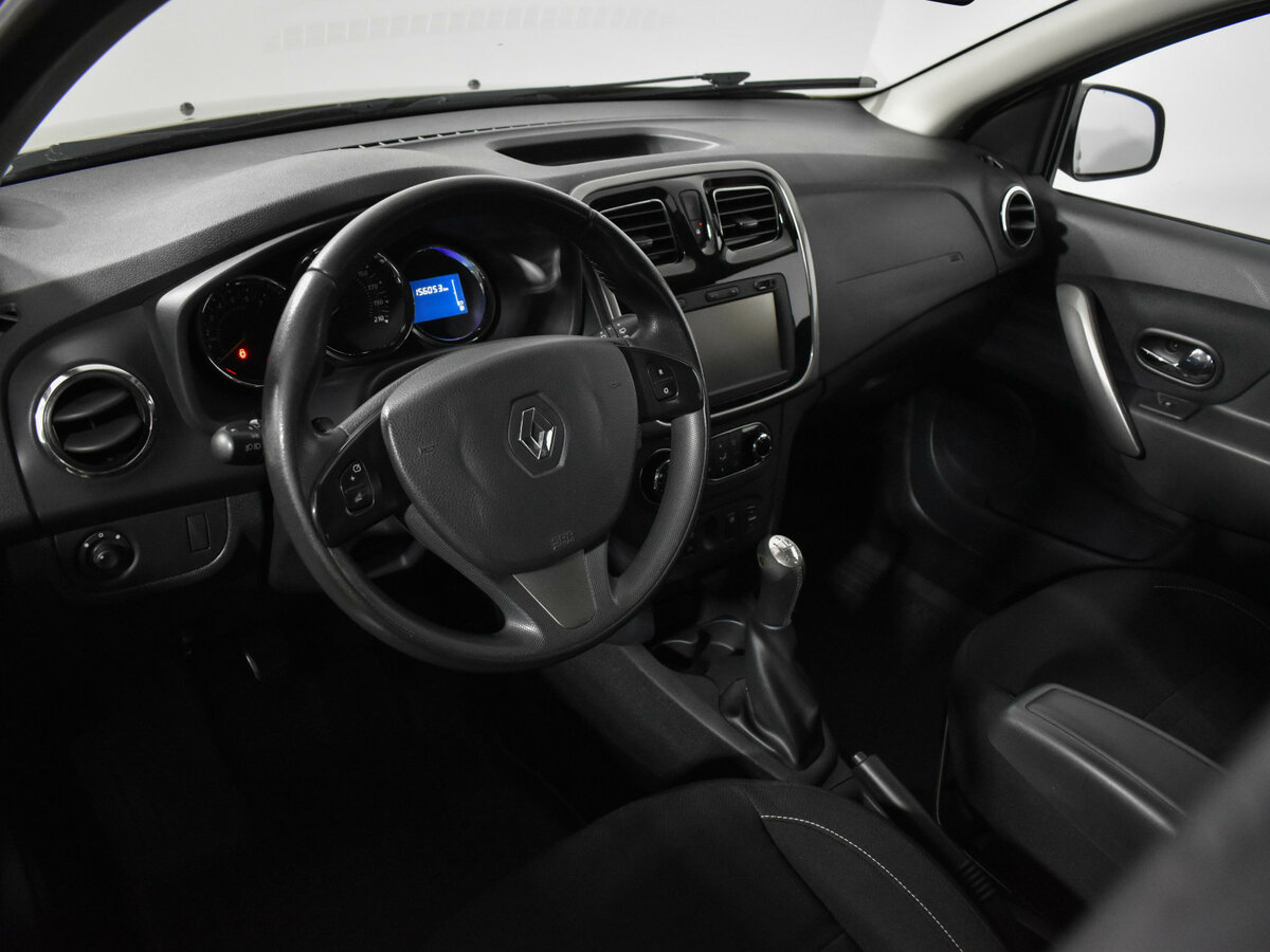 Renault Sandero с пробегом — 2016 год. Фото: #6