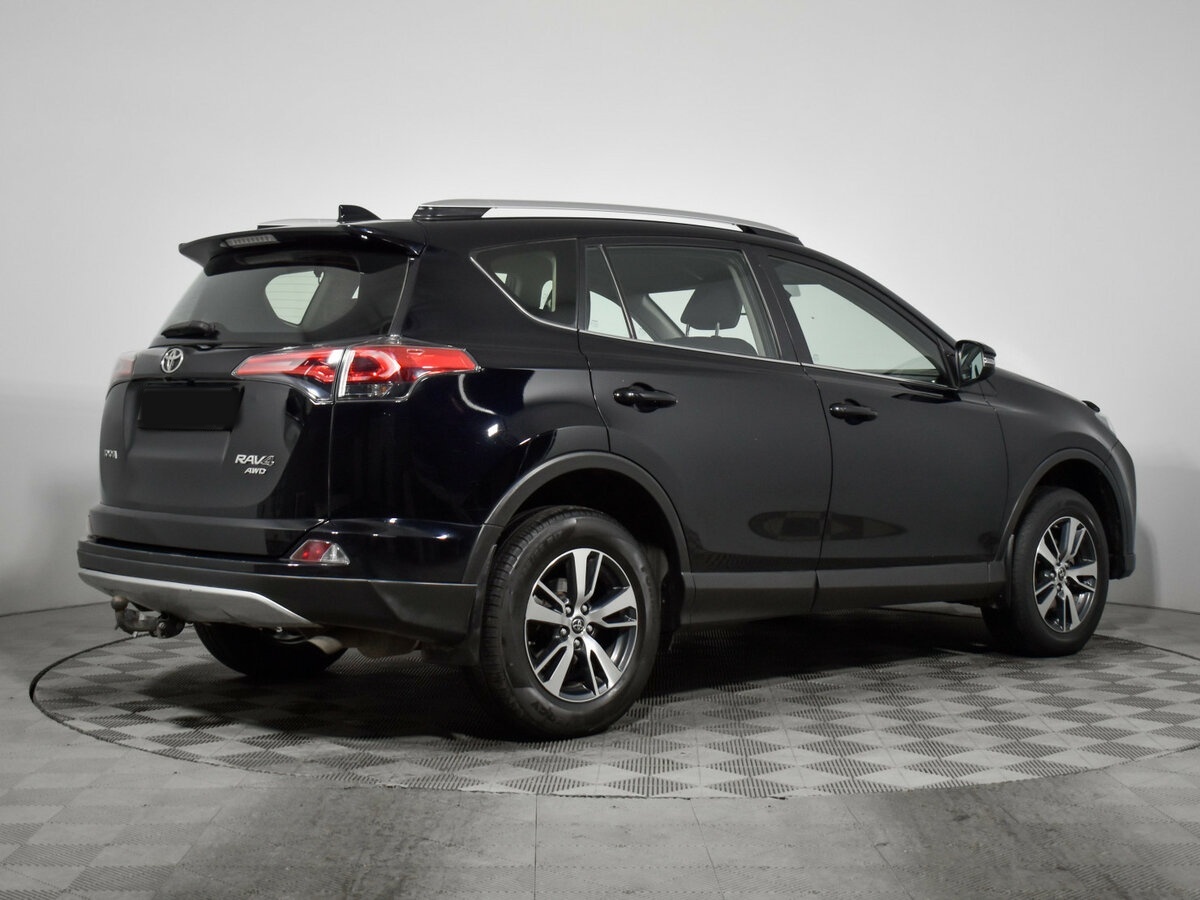 Toyota RAV4 с пробегом — 2018 год. Фото: #3