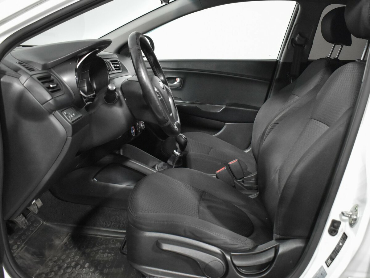 Kia Rio с пробегом — 2016 год. Фото: #9