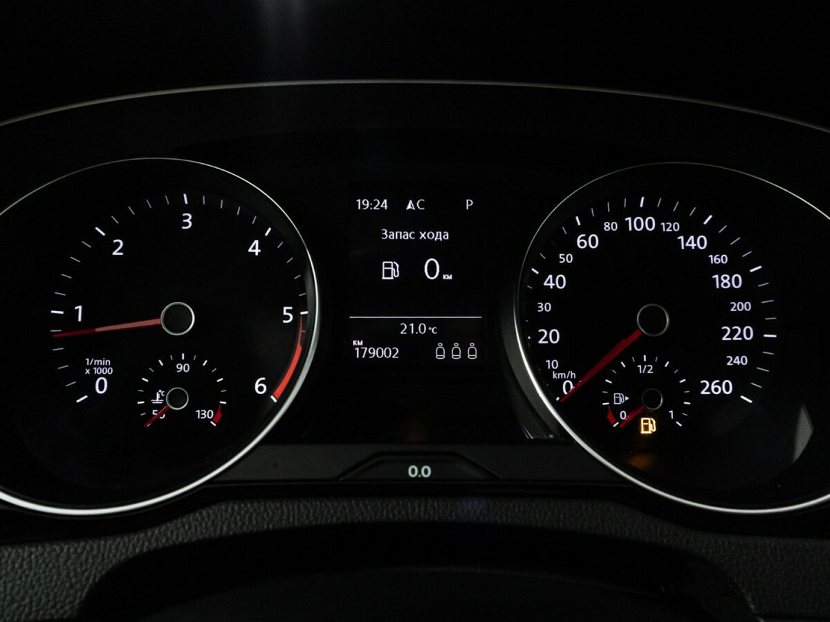 Volkswagen Passat с пробегом — 2019 год. Фото: #11