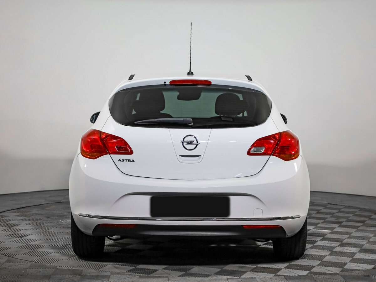 Opel Astra с пробегом — 2014 год. Фото: #4