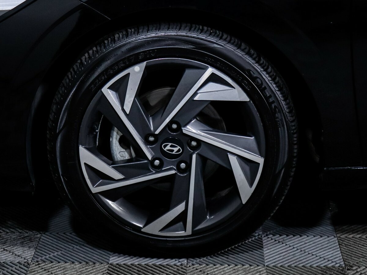 Hyundai Elantra с пробегом — 2023 год. Фото: #11