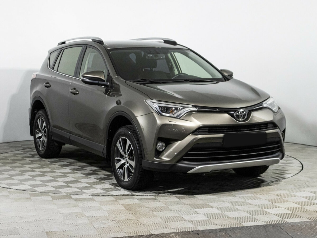Toyota RAV4 с пробегом — 2015 год. Фото: #2