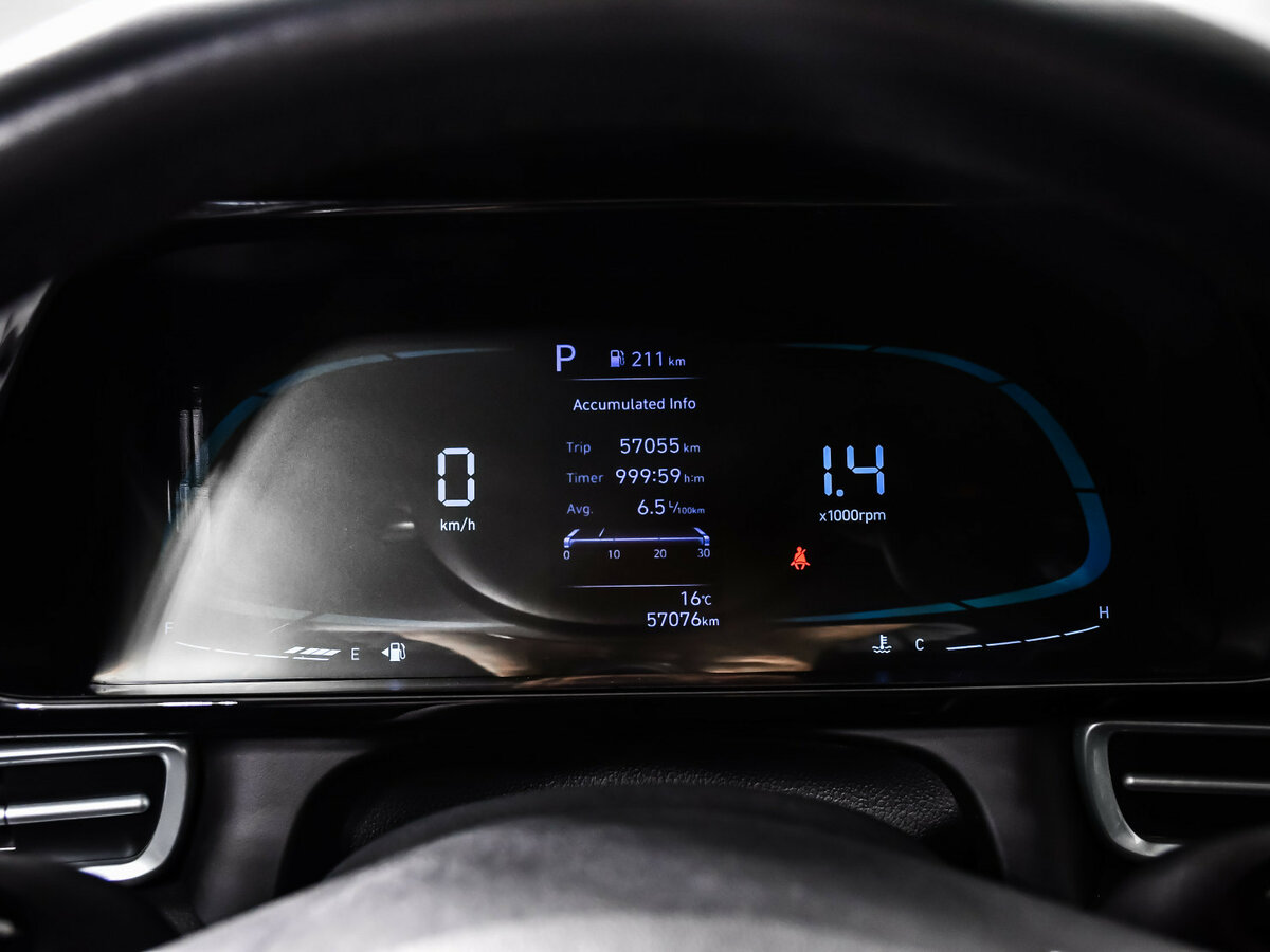 Hyundai Elantra с пробегом — 2023 год. Фото: #9