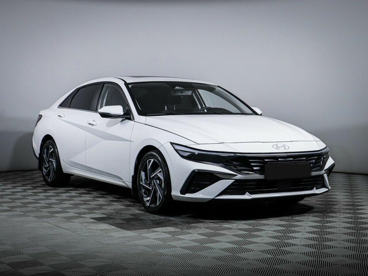 Hyundai Elantra с пробегом — 2024 год. Фото: #2