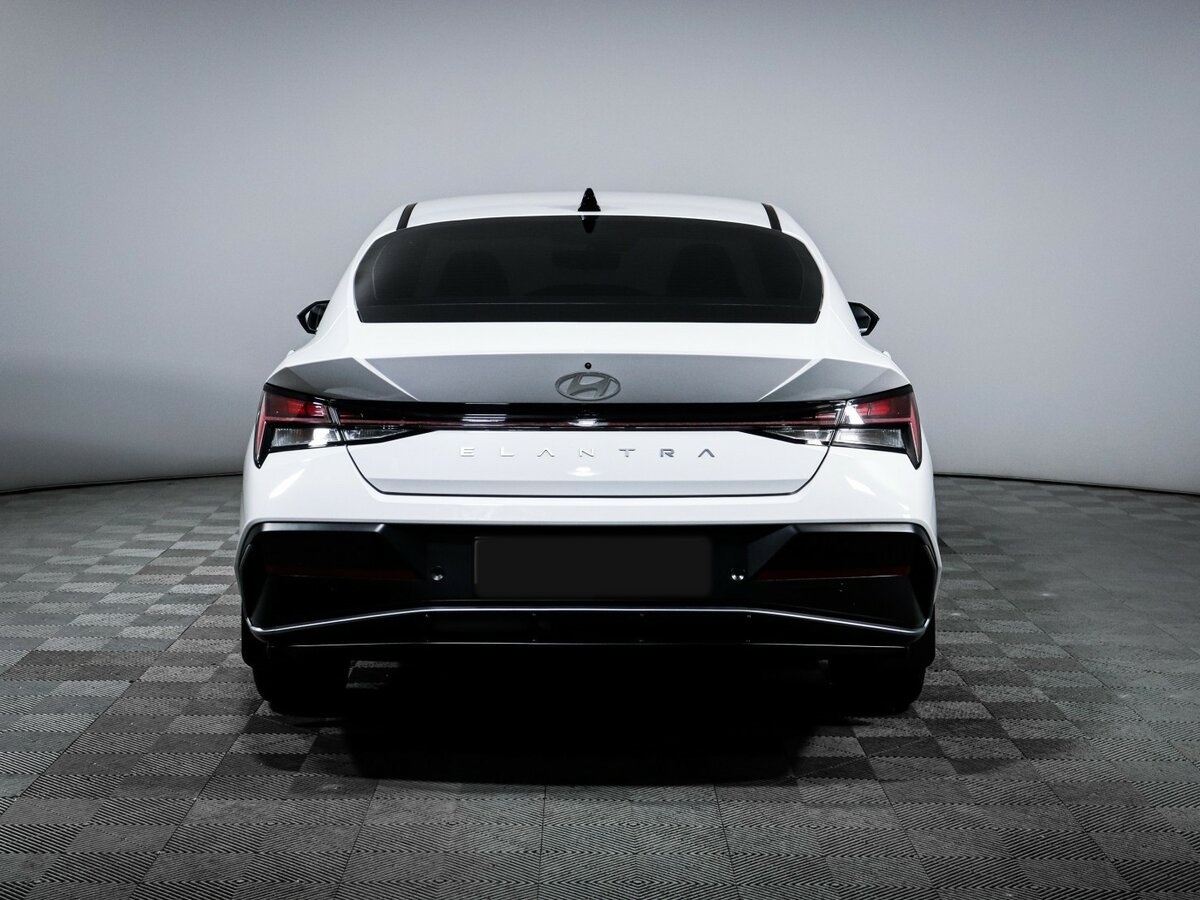 Hyundai Elantra с пробегом — 2024 год. Фото: #4