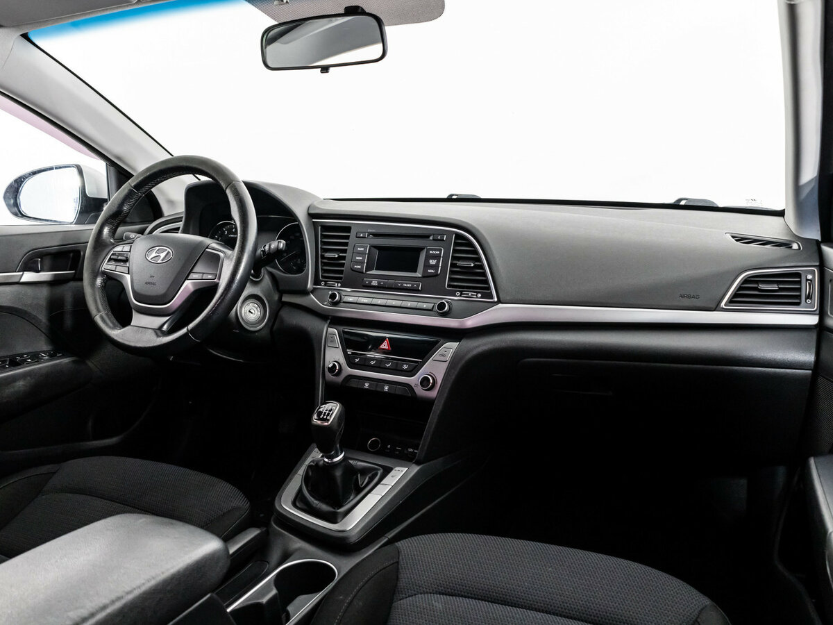 Hyundai Elantra с пробегом — 2016 год. Фото: #6