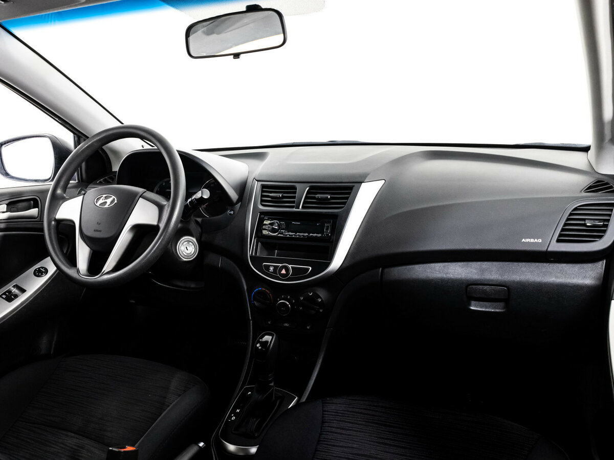 Hyundai Solaris с пробегом — 2015 год. Фото: #6