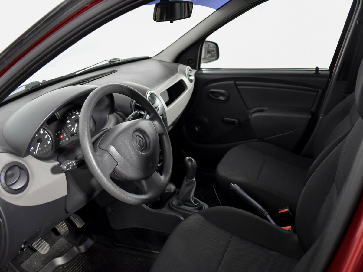 Renault Logan с пробегом — 2013 год. Фото: #8