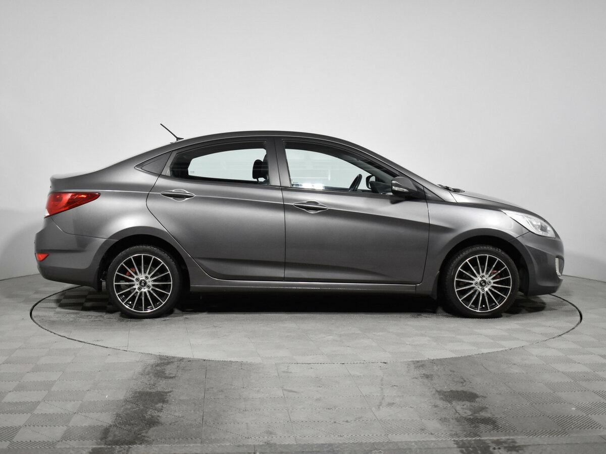 Hyundai Solaris с пробегом — 2013 год. Фото: #3