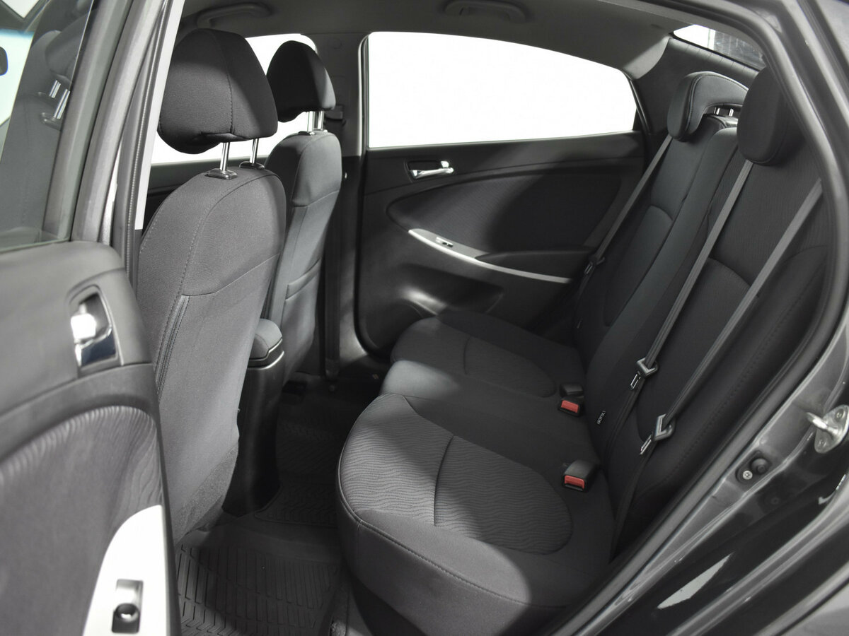 Hyundai Solaris с пробегом — 2013 год. Фото: #11