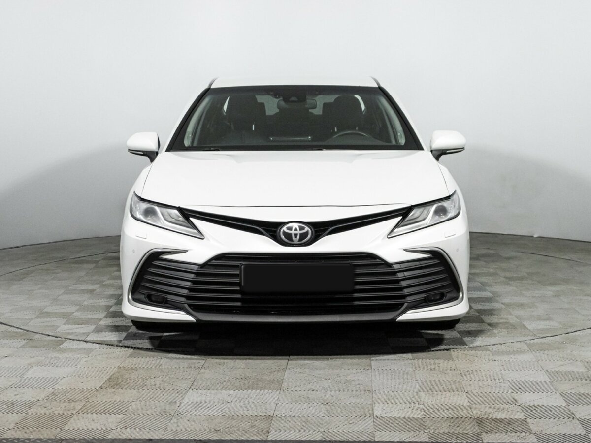 Toyota Camry с пробегом — 2021 год. Фото: #1