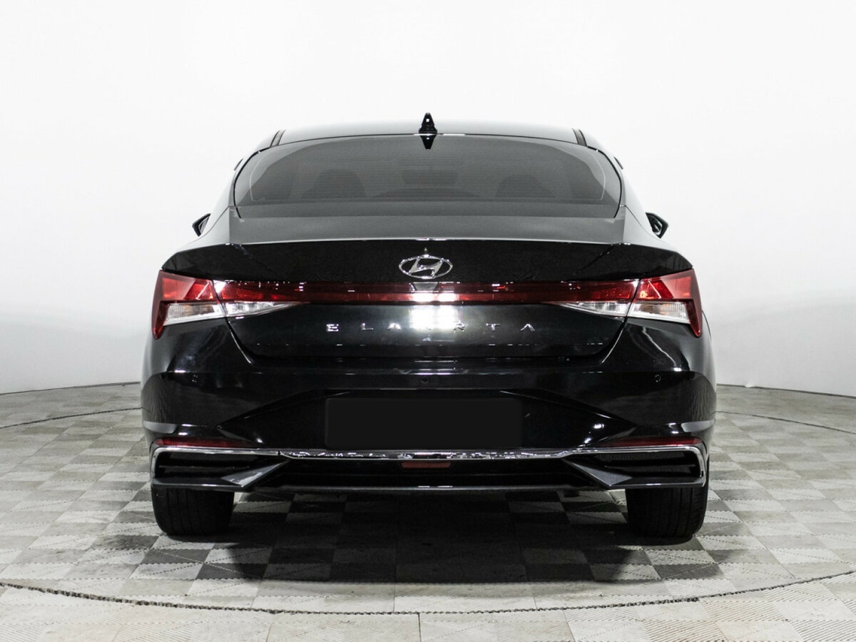 Hyundai Elantra с пробегом — 2023 год. Фото: #5