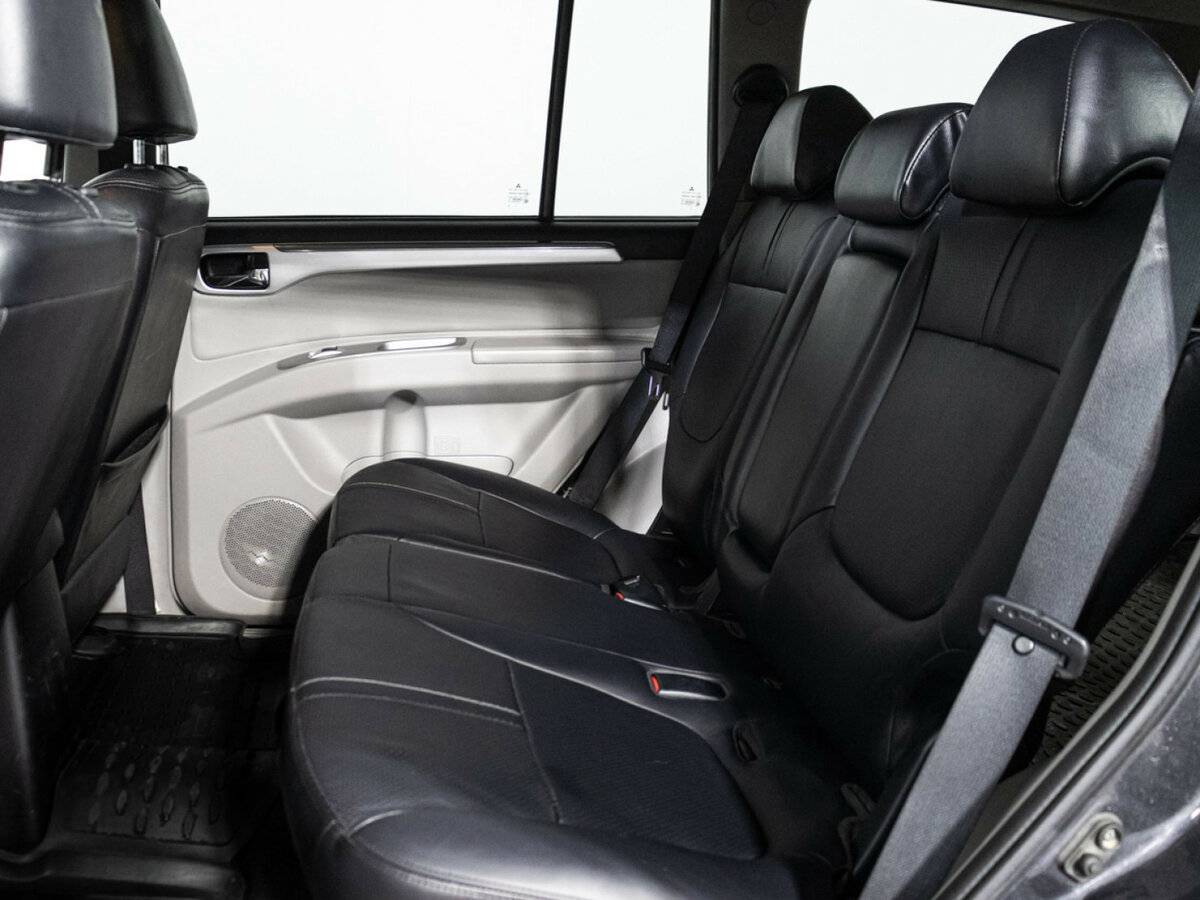 Mitsubishi Pajero Sport с пробегом — 2013 год. Фото: #7