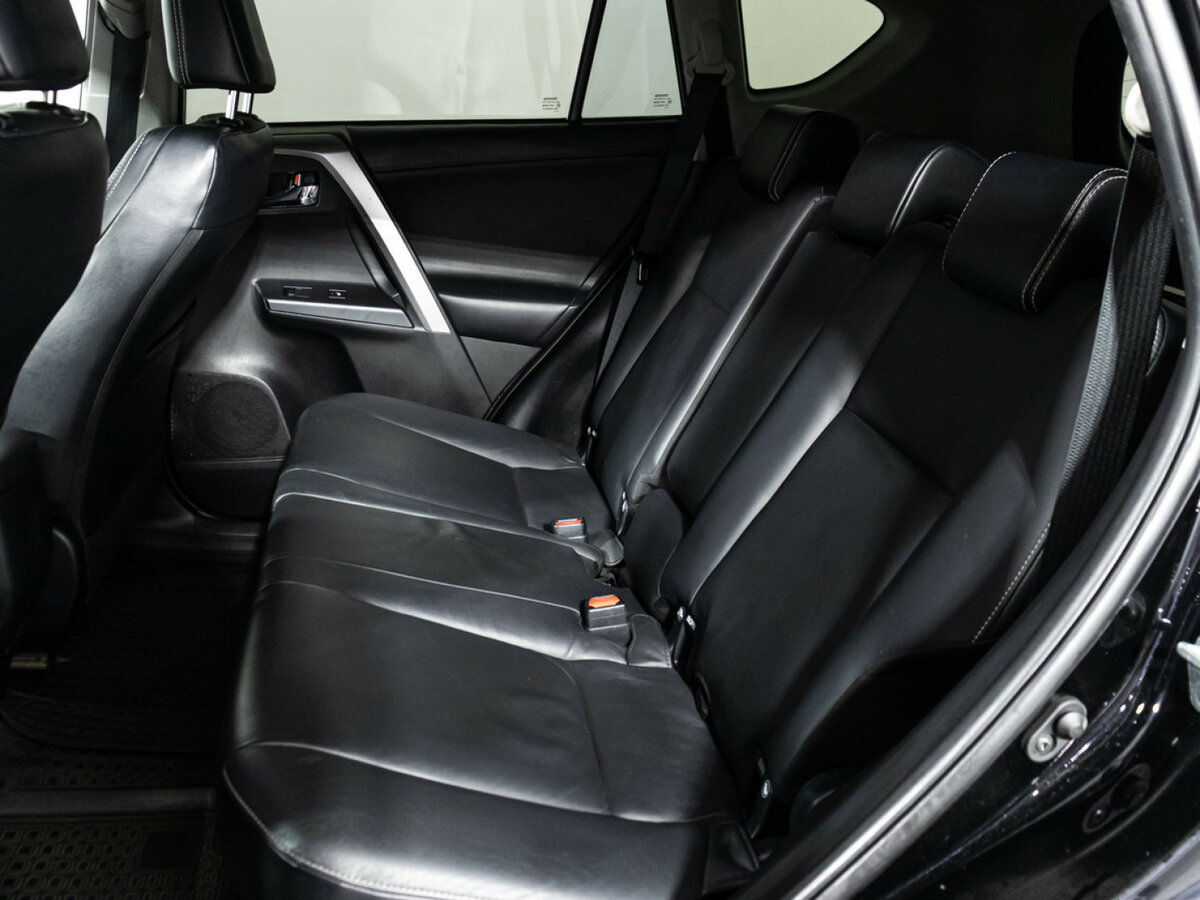 Toyota RAV4 с пробегом — 2016 год. Фото: #9